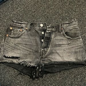 LEVI SHORTS SIZE W29